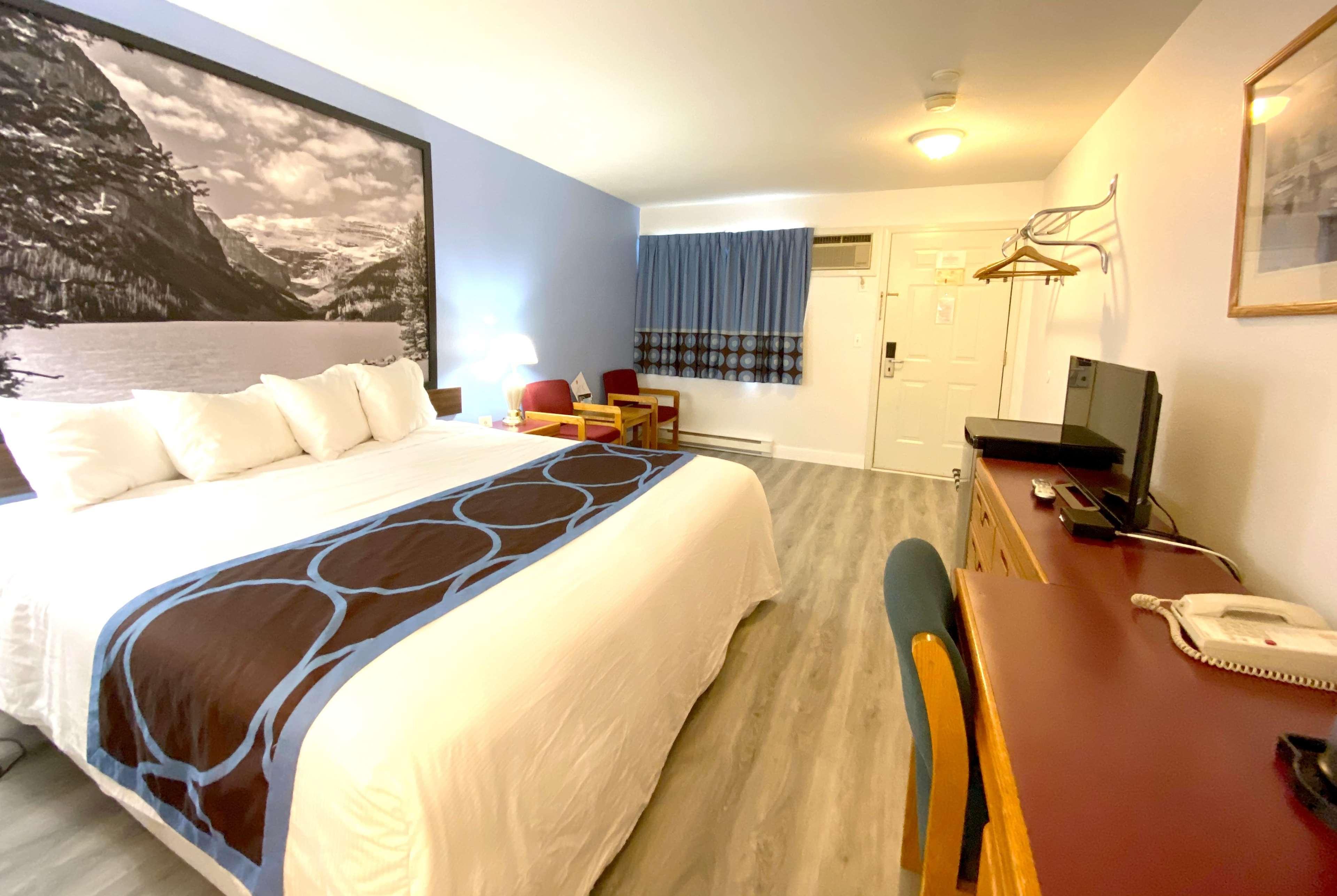 Hotel Super 8 By Wyndham Sicamous Esterno foto