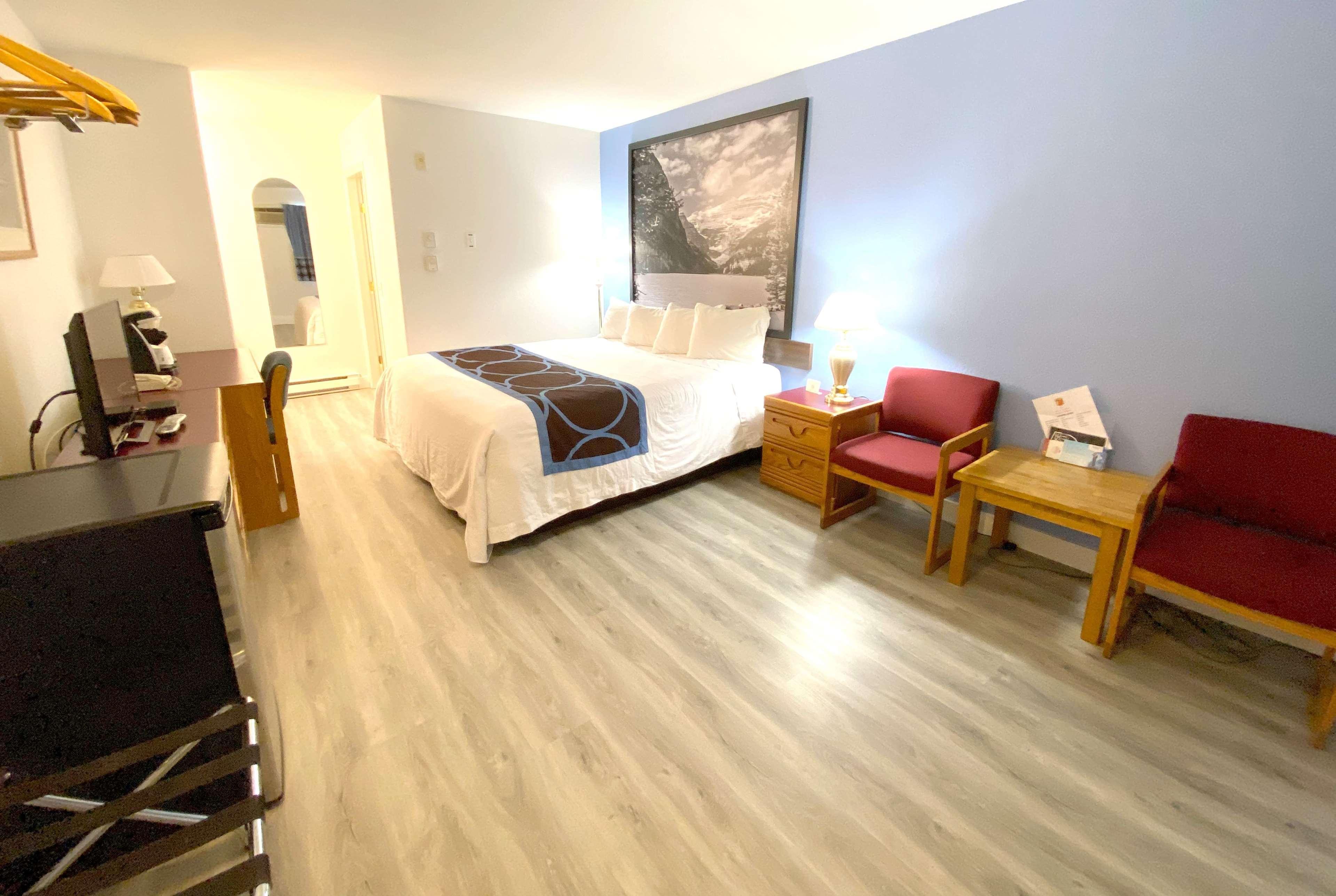 Hotel Super 8 By Wyndham Sicamous Esterno foto