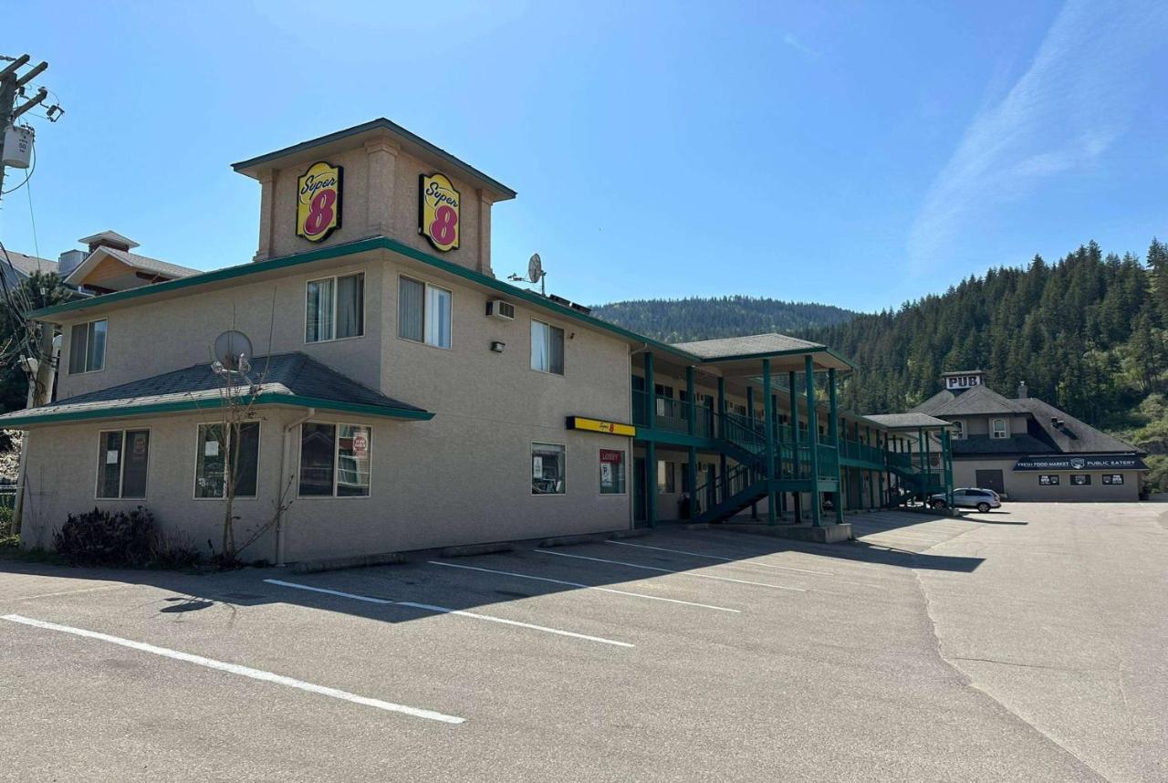 Hotel Super 8 By Wyndham Sicamous Esterno foto