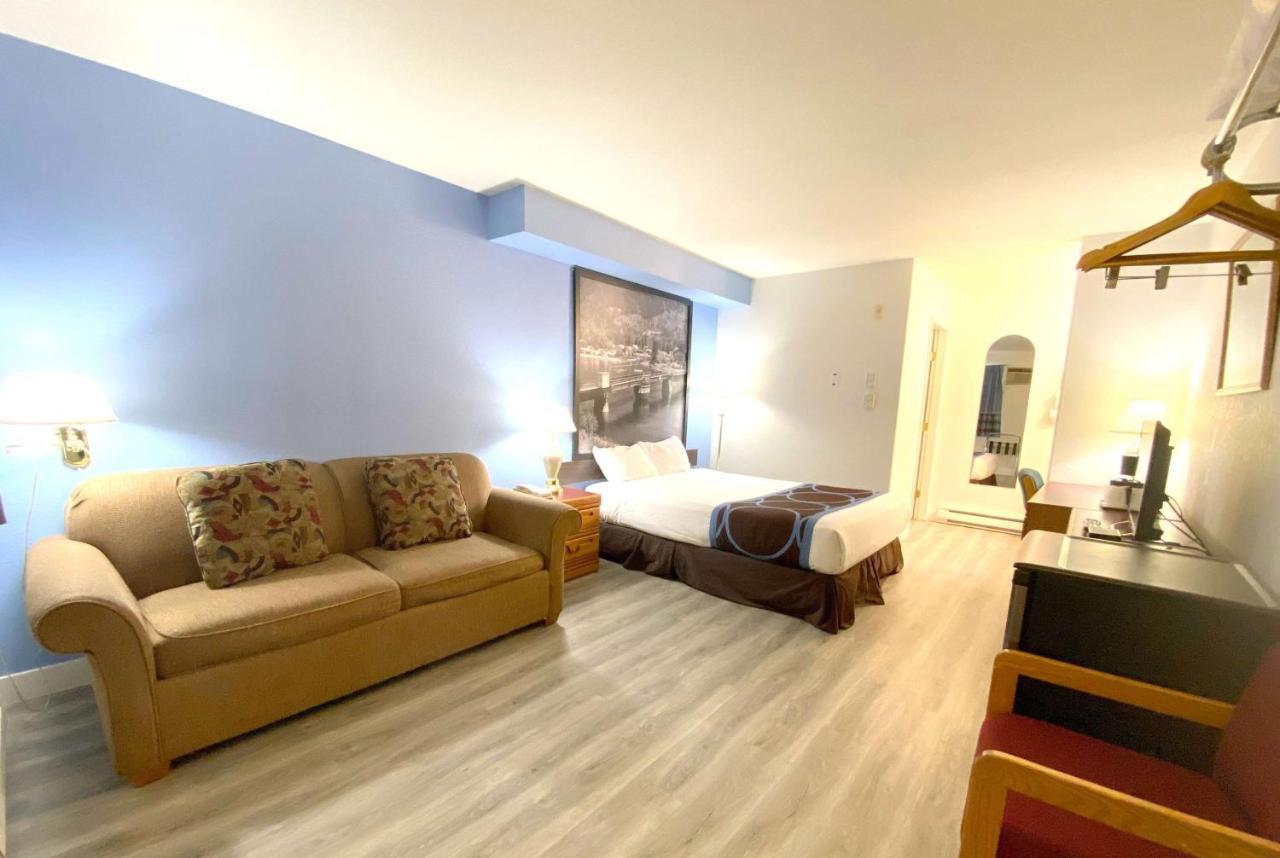 Hotel Super 8 By Wyndham Sicamous Esterno foto