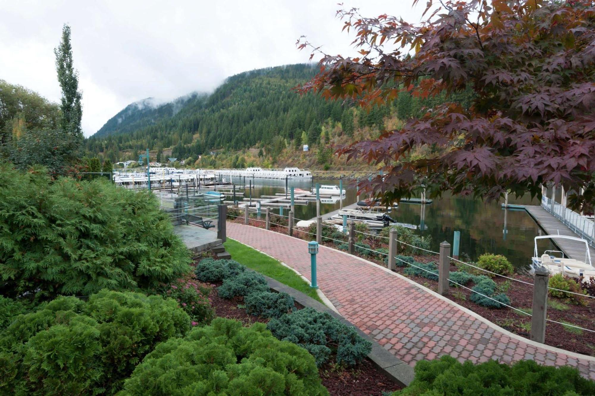Hotel Super 8 By Wyndham Sicamous Esterno foto