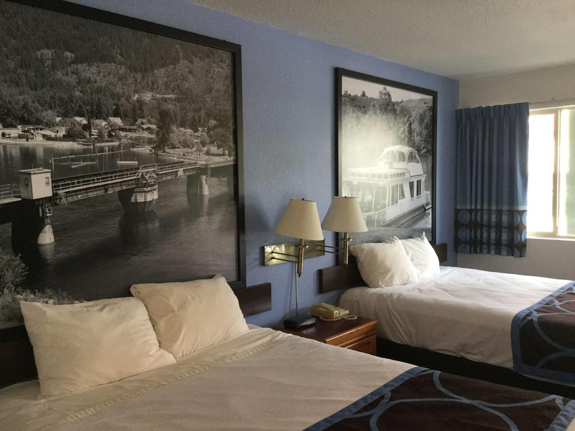 Hotel Super 8 By Wyndham Sicamous Esterno foto