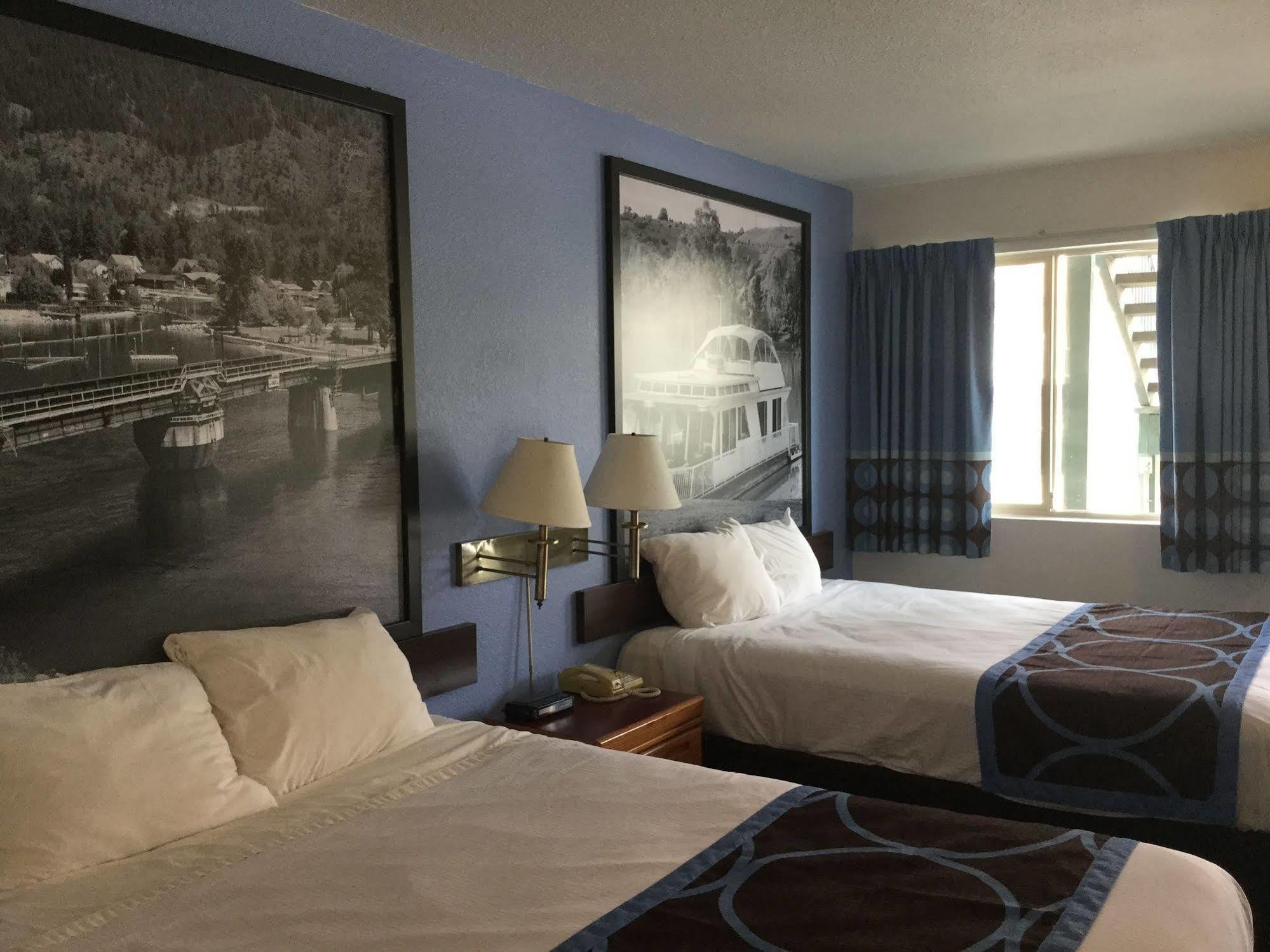 Hotel Super 8 By Wyndham Sicamous Esterno foto