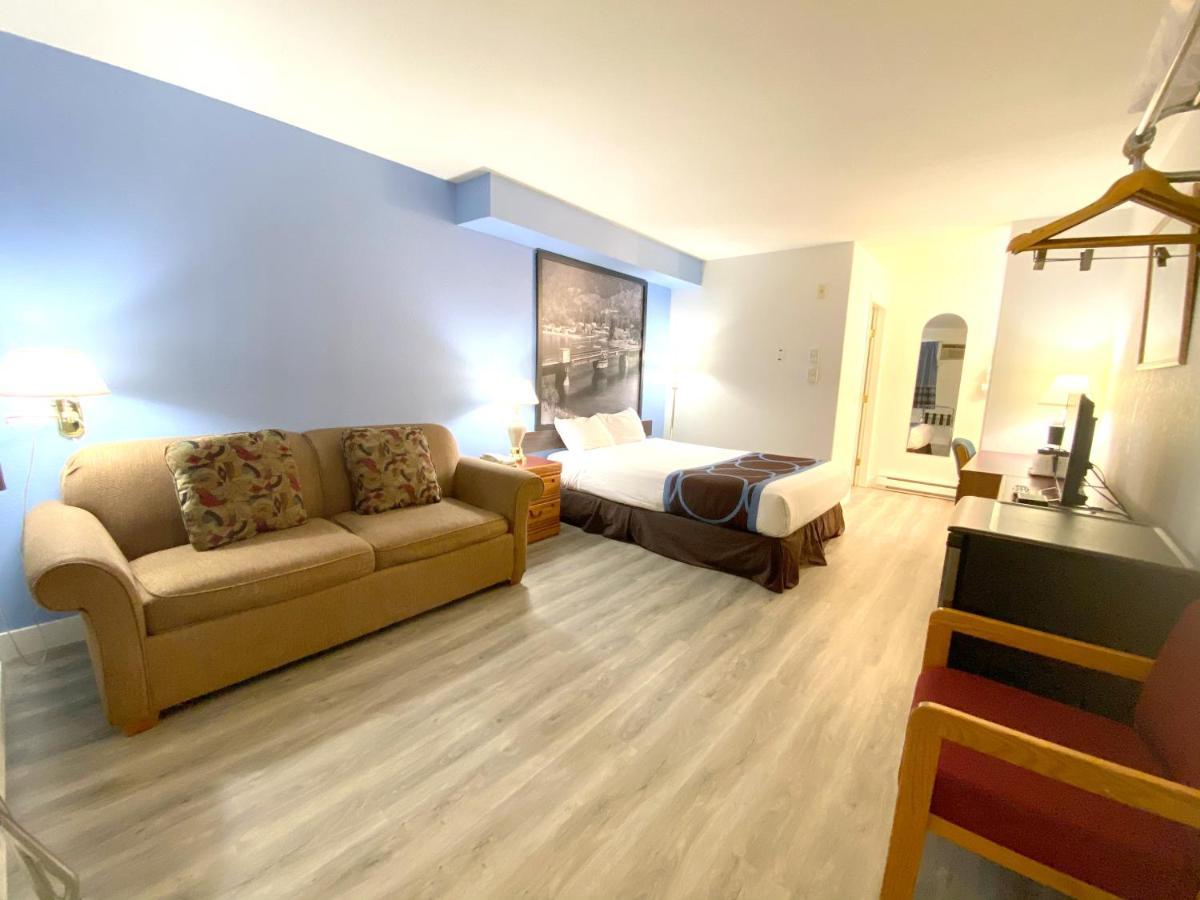 Hotel Super 8 By Wyndham Sicamous Esterno foto
