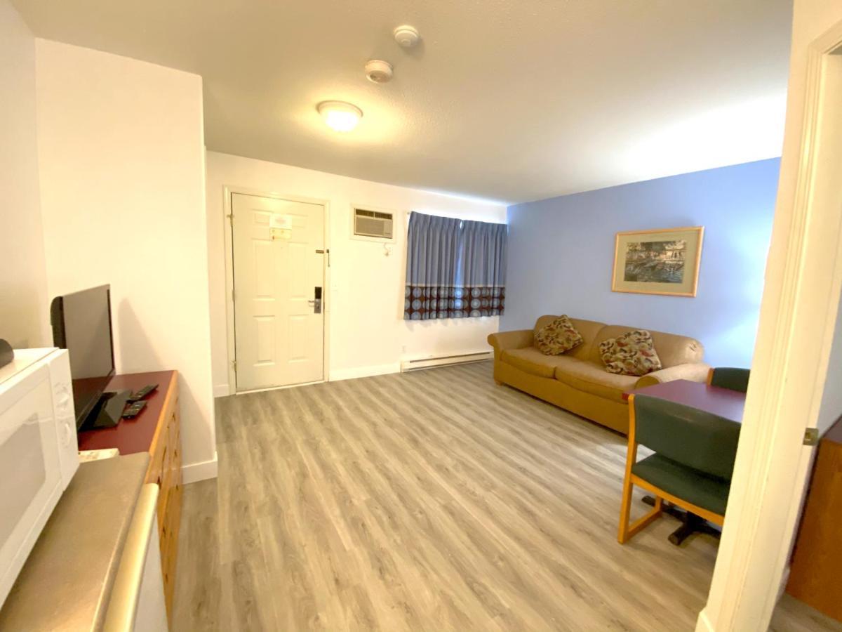 Hotel Super 8 By Wyndham Sicamous Esterno foto