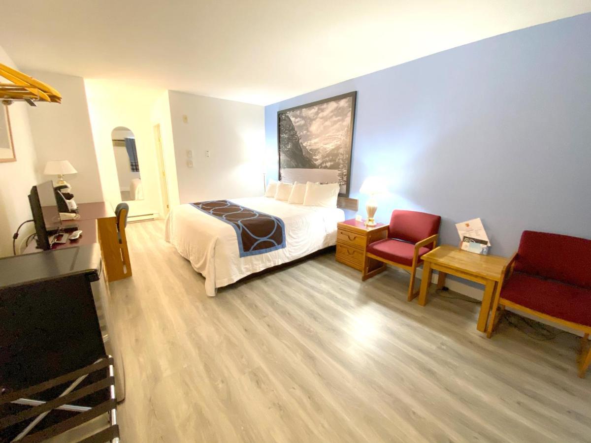Hotel Super 8 By Wyndham Sicamous Esterno foto