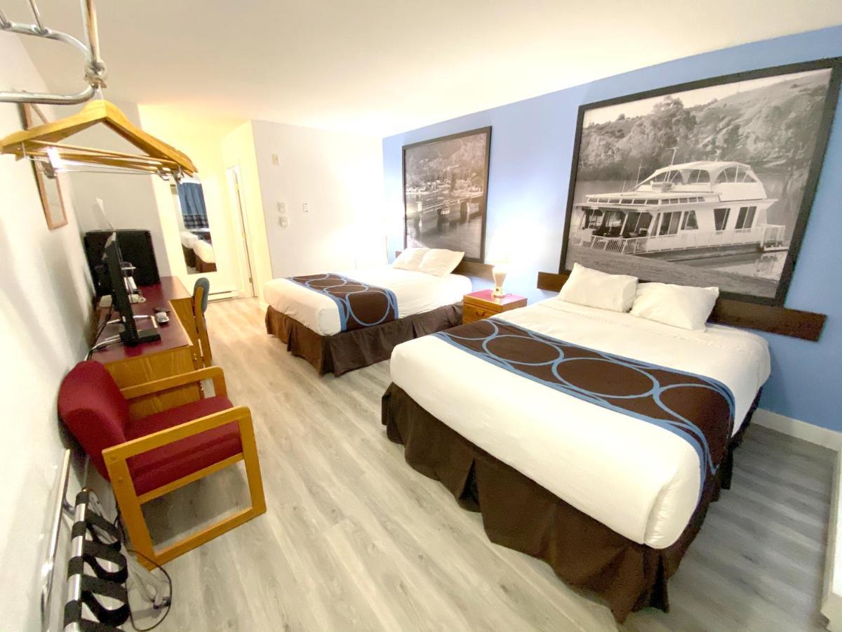 Hotel Super 8 By Wyndham Sicamous Esterno foto