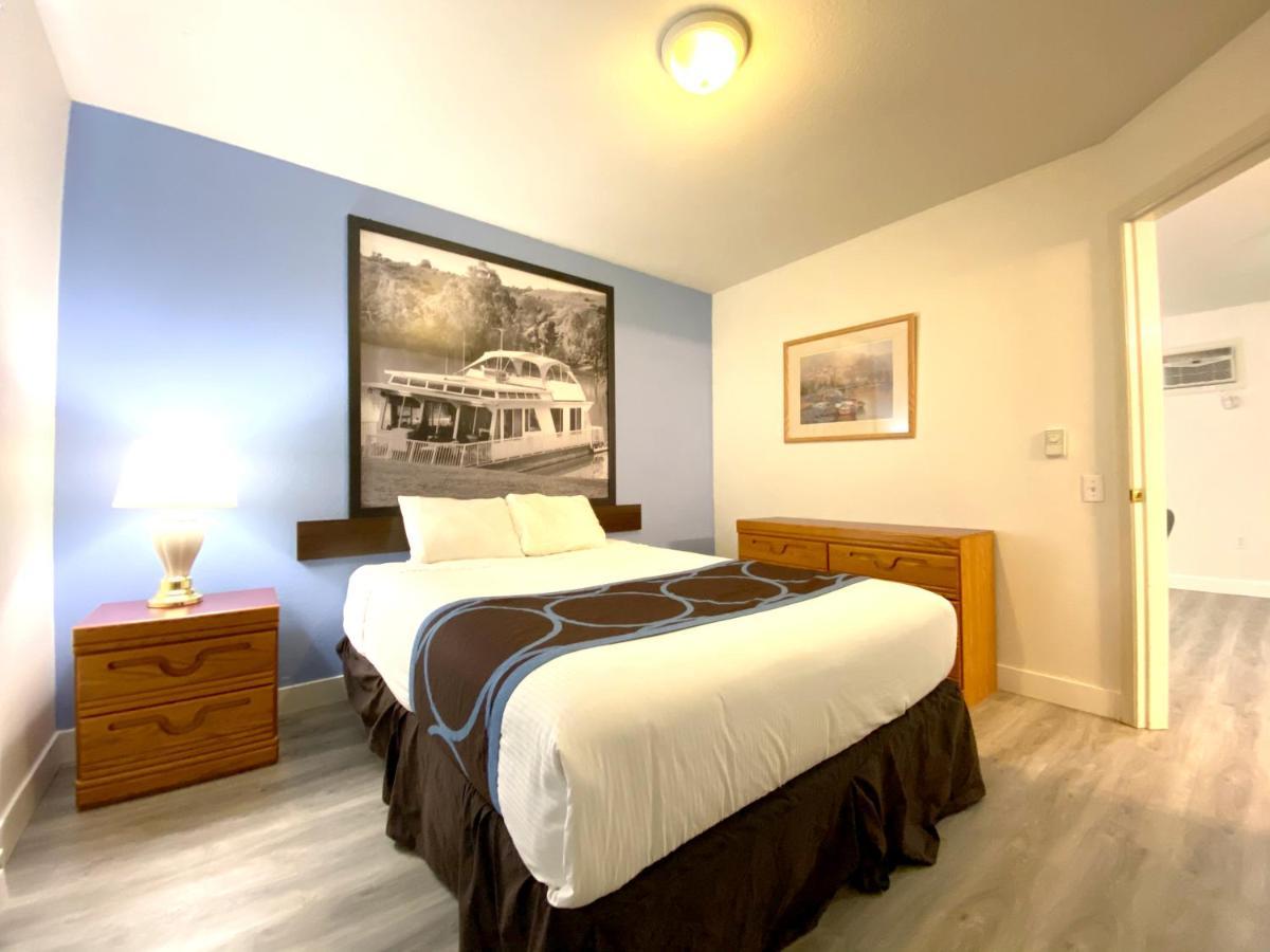 Hotel Super 8 By Wyndham Sicamous Esterno foto
