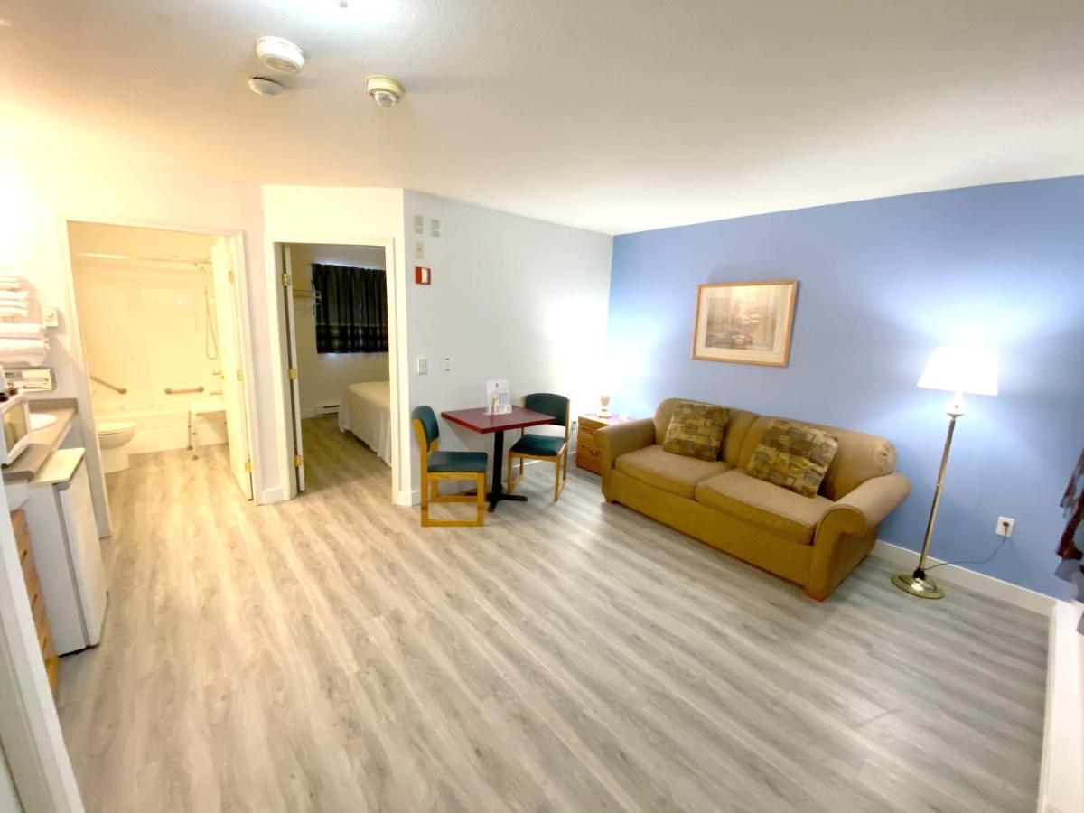 Hotel Super 8 By Wyndham Sicamous Esterno foto